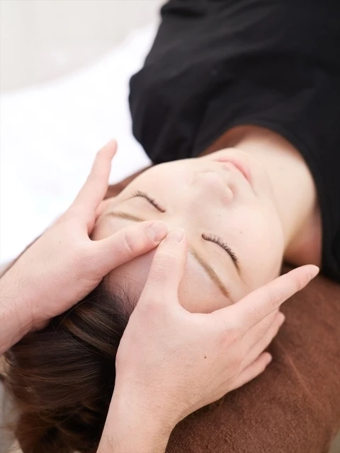 仕事の疲れ目をすっきり解消！身体全体を元気にする治療法